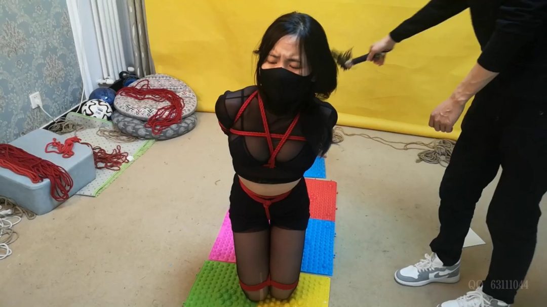 凌宇哭泣的指压版酷刑 磨破黑丝-4