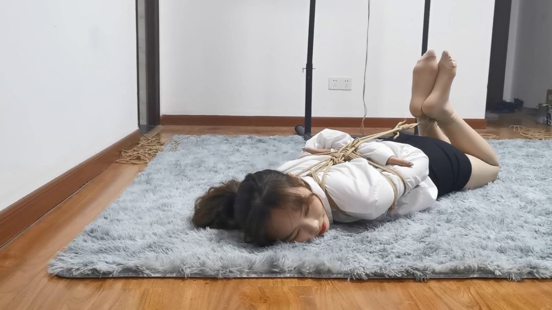 定拍甜妹雨琪紧缚实验-4