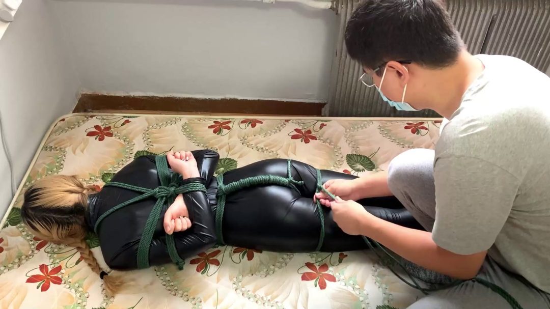 小妹柚子，胶衣极限20磅承压吊缚-1