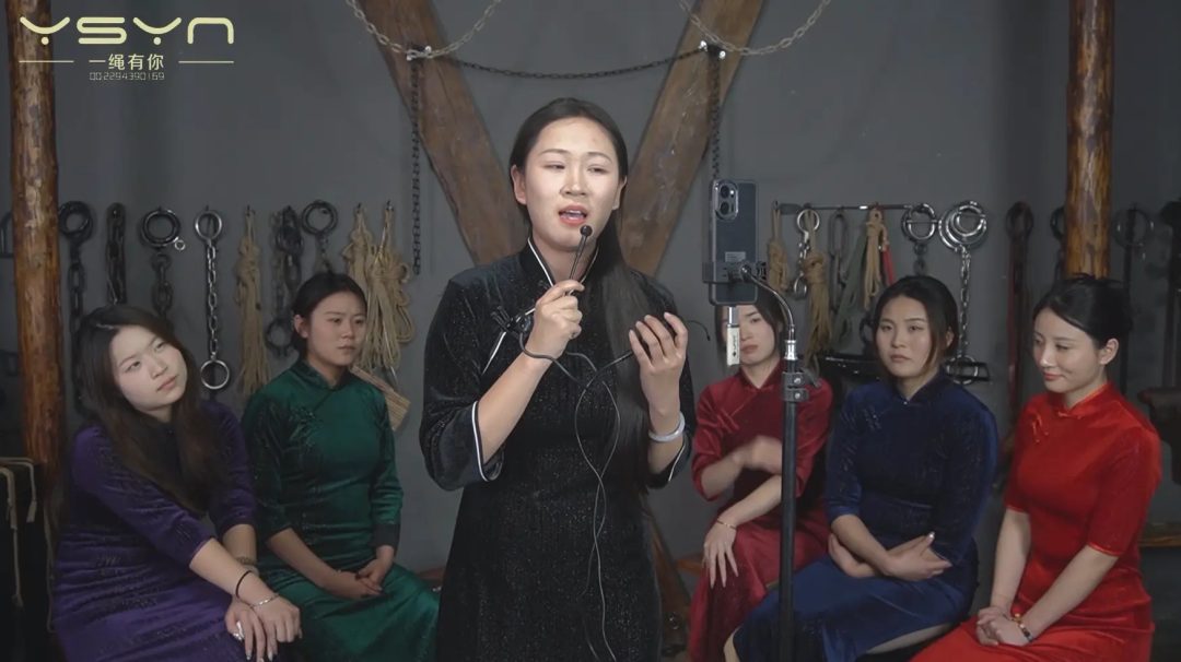 大场面【上才艺的六美女】六位漂亮旗袍女孩展示自己的才艺跳舞唱歌五花大绑起来继续展示-6