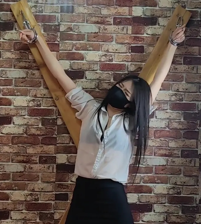 杨蕊 叉架极限四肢固定的折磨-3