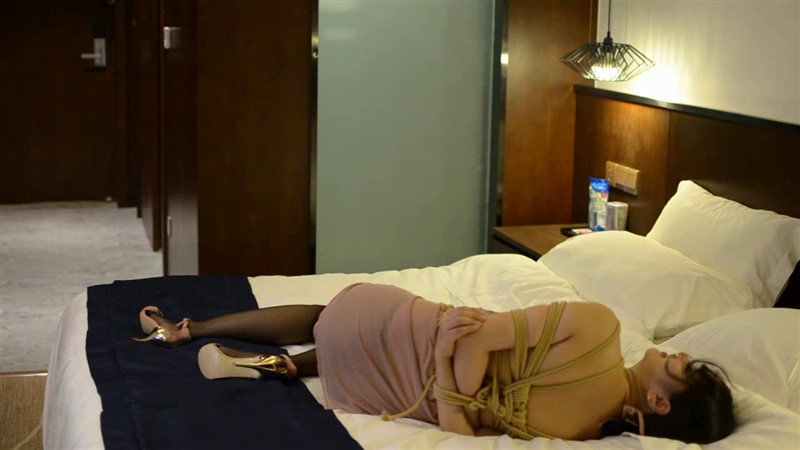 睡衣诱惑性感黑丝【紧缚，丝袜勒嘴】扎带紧紧绑住美腿【挠痒痒，自己解绳-6