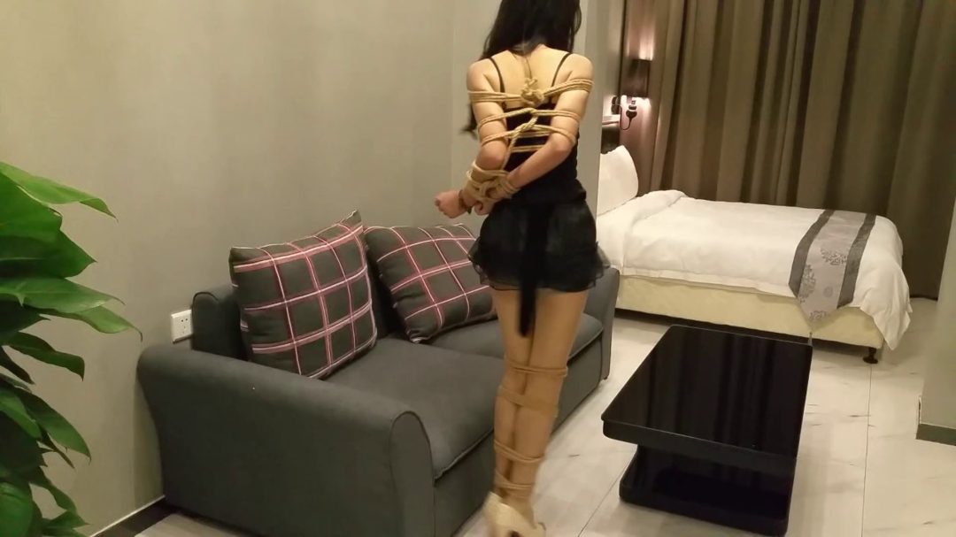 大长腿Mickey 私房诱惑 肉丝大长腿 各种捆绑 手铐任你玩-4