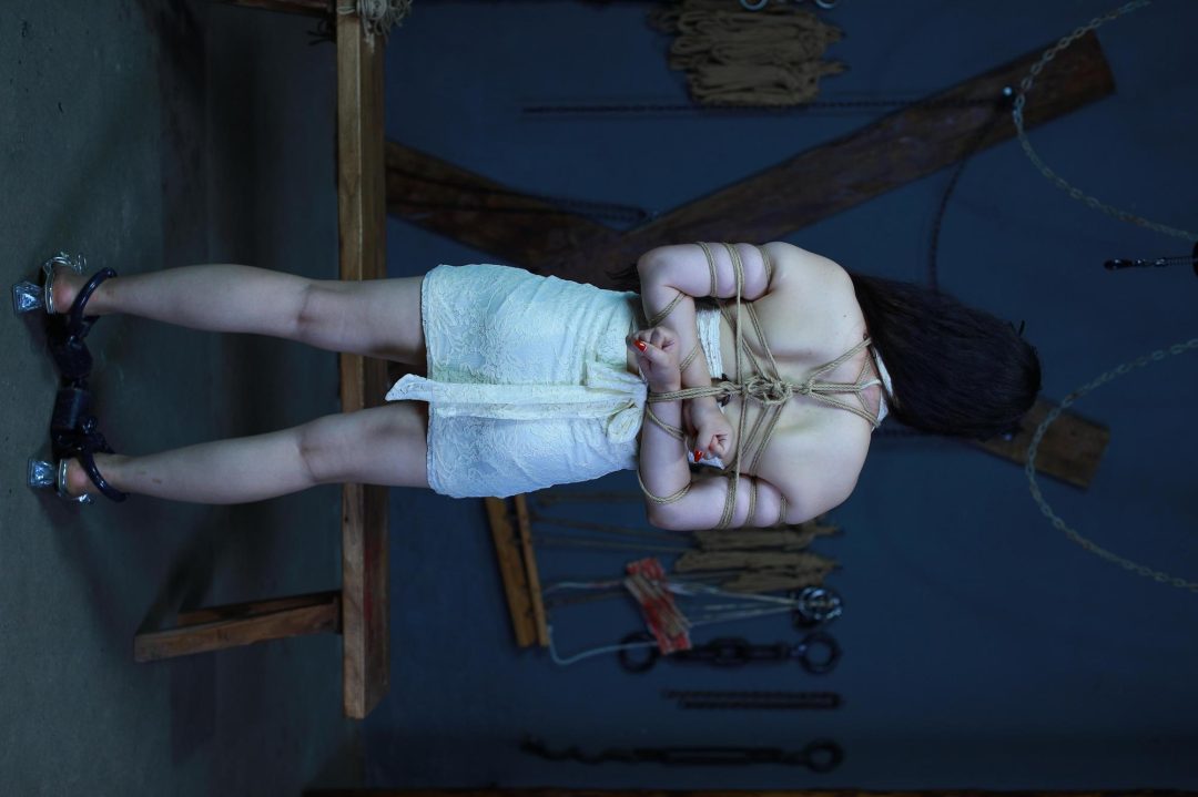 梓瑶【白连衣裙棚拍】剧照186张+视频15分钟细绳双股紧敷-8