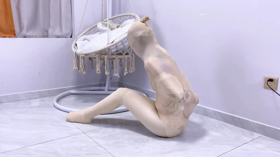 【嗷大喵】-《全包束缚》-小乔时之魔女c服被入室捂晕,丝袜捆绑,驷马挣扎,tk,白丝脚,被连续三层丝袜全包,附全包全过程,丝袜堵嘴,全包放置挣扎等等-8