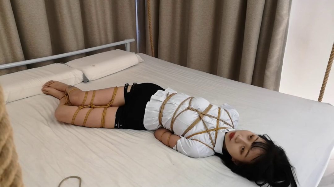 酷酷的小柒 五花大绑 驷马挣扎 纹身很酷-7