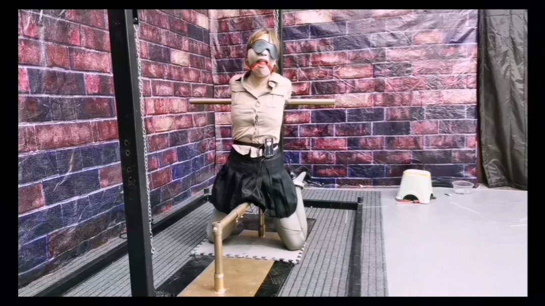 悦儿五花大绑勒脖子放置-8