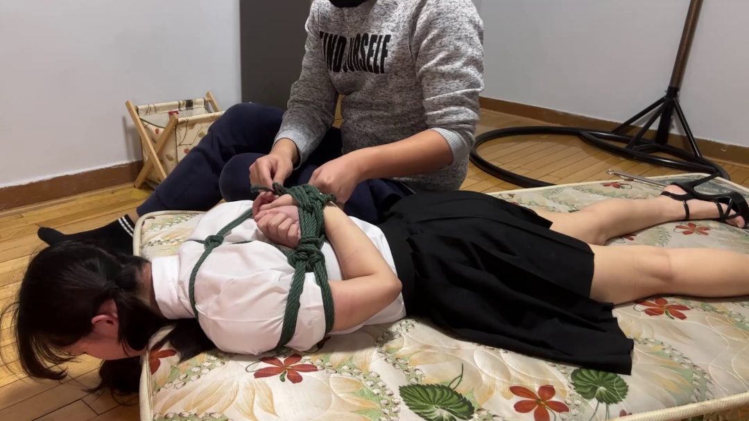 大长腿炮架驷马 行刑式捆绑-8