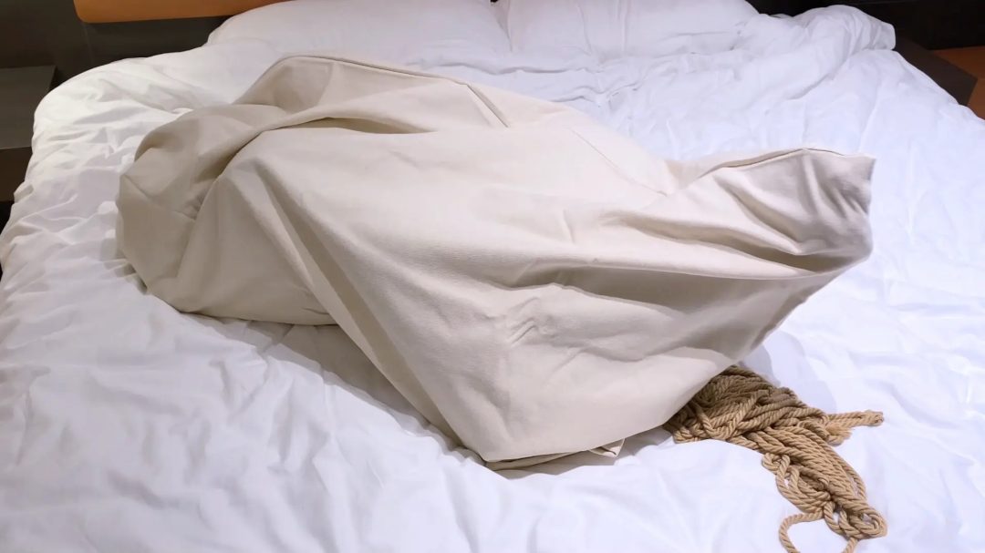 《吃鱼的喵》-刻晴同人旗袍cos,入室绑架,日式紧缚,胸缚,强制蟹缚M开腿,椅子缚,口球,牵引爬行,鞭打,大字缚,丝袜塞嘴胶布封嘴,tk,装麻袋,打包等等-8