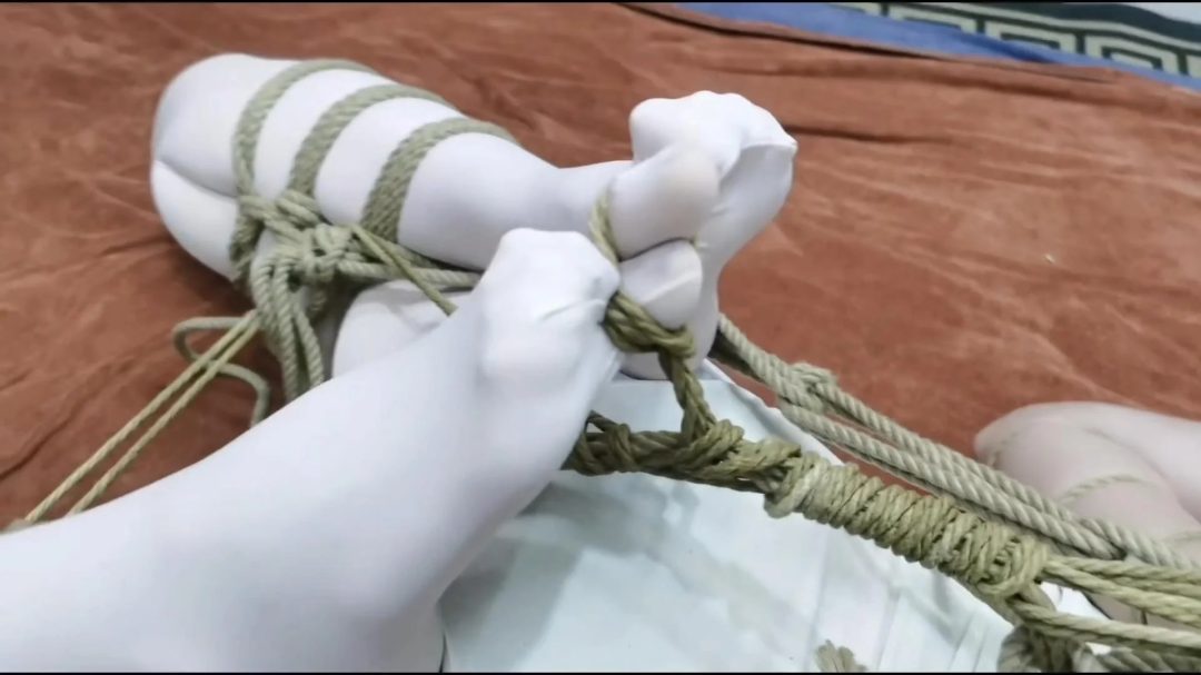 艺仙儿马步挣扎，紧缚五花驷马抢现金-17