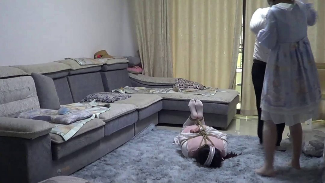 00后姐妹花 玉箫 可可姐妹 可爱OL娘 互绑喂零食 互相解缚失败被欺负-3