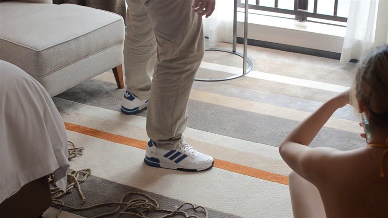 金色性感比基尼【酒店捆绑】私拍现场【丝袜高跟堵嘴】-8