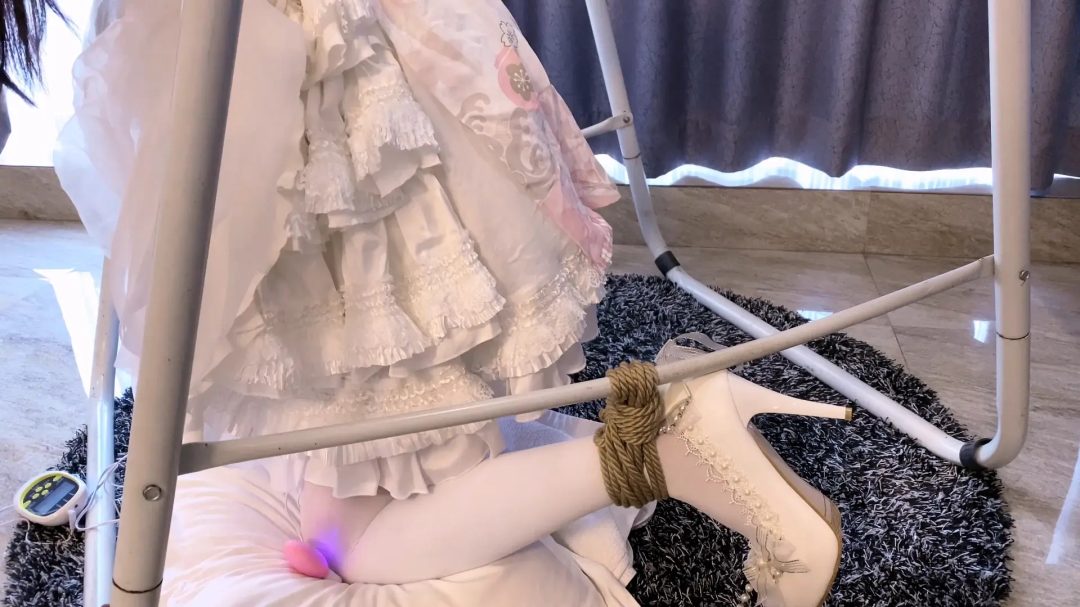 《甜妹故事汇》-久违的婷妹香软洛丽塔+日式紧缚+胸缚+口球+电击+强制八字开腿+直臂紧缚后手吊缚+跪缚强制开腿+马具口球+强制抬头等等-8