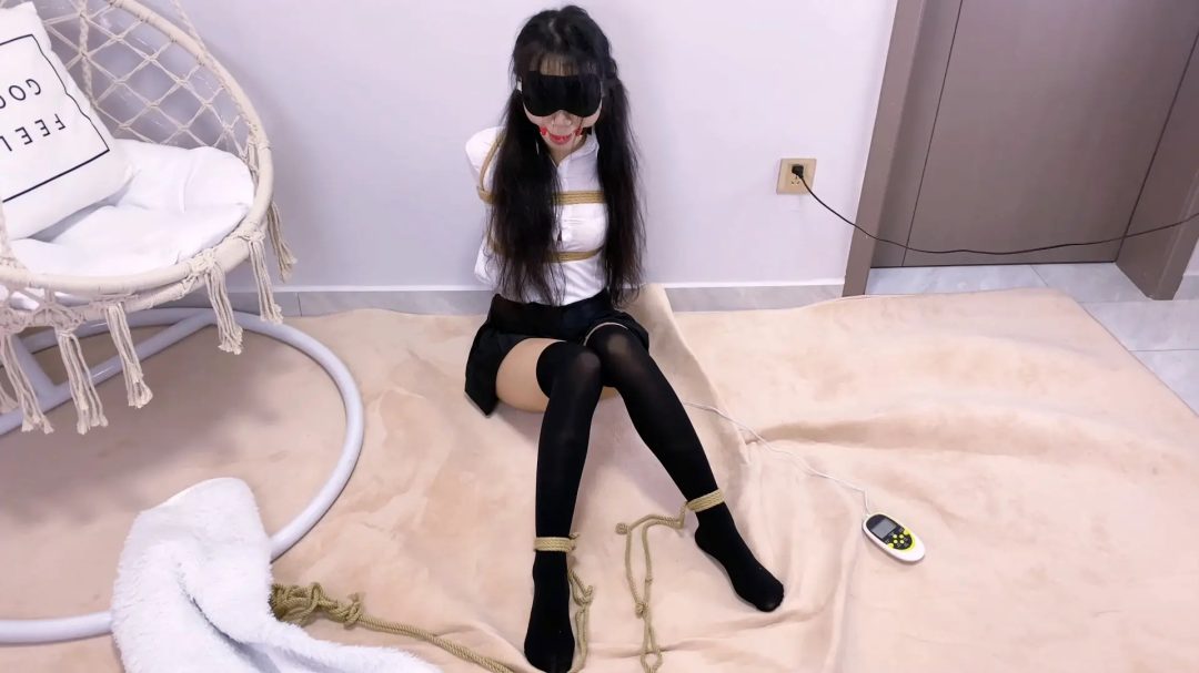 《路崽子历险记》--jk制服挑战脱缚+欧式直臂紧缚+胸缚+分腿蟹缚+鸭子坐-6