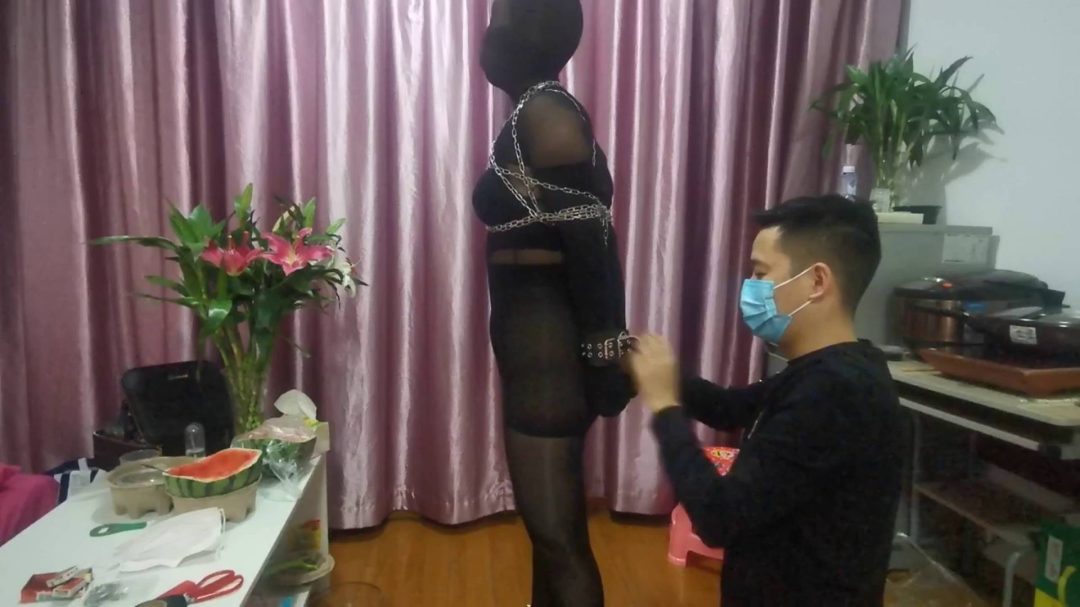 调皮的媳妇铁链禁锢-1