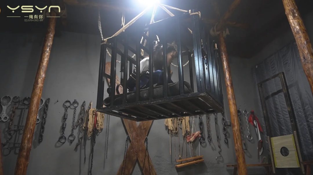 【笼中悲歌】暑假归来的梓瑶午睡惨遭绑匪堵嘴装麻袋吊起闷得汗流浃背又被五花大绑放进囚笼高高吊起-7