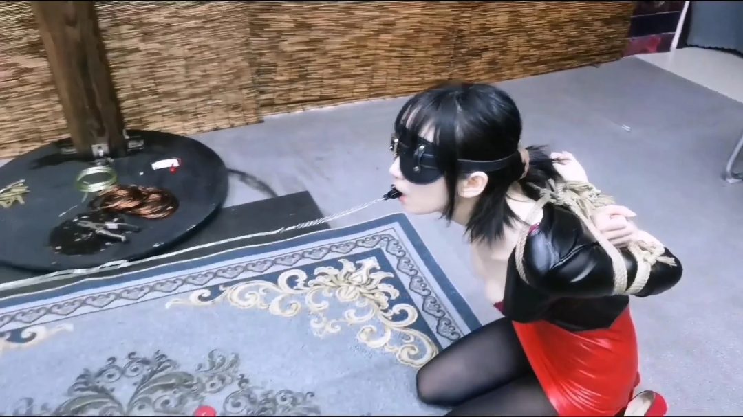 柔仙儿和艺仙儿夹舌拔河比赛又开始了-13