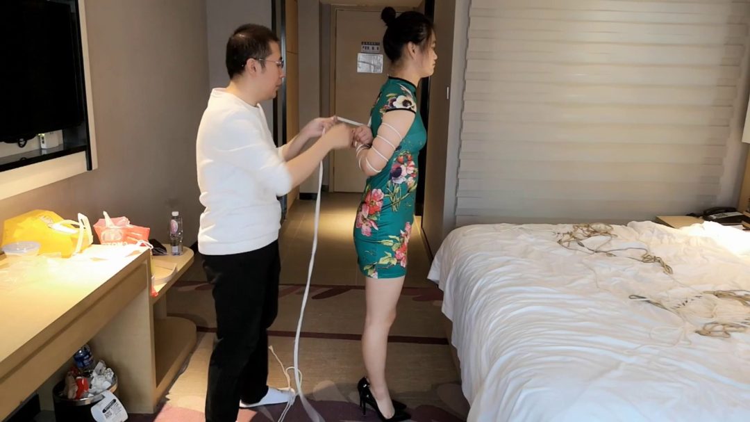 纭纭绿旗袍 五花紧缚驷马-2