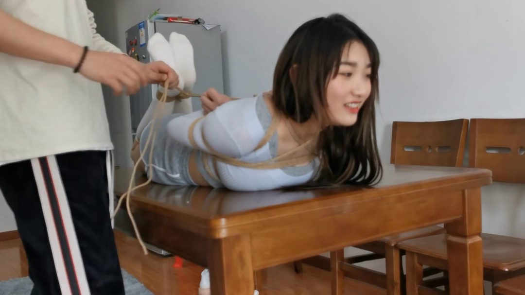 尤涵 超紧驷马口球放置-3