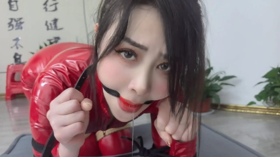 高冷御姐皮衣续作！《绝望无助的女搜查官2》口球K9凌辱 丝袜践踏-4