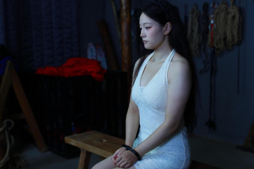 梓瑶【白连衣裙棚拍】剧照186张+视频15分钟细绳双股紧敷-2