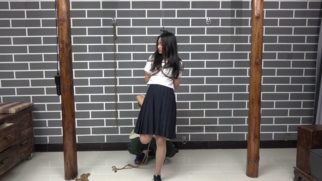 985女大学生绳模之路-5