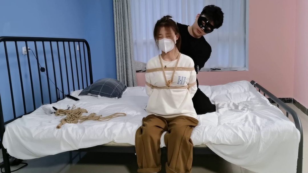 文文驷马玩足-2