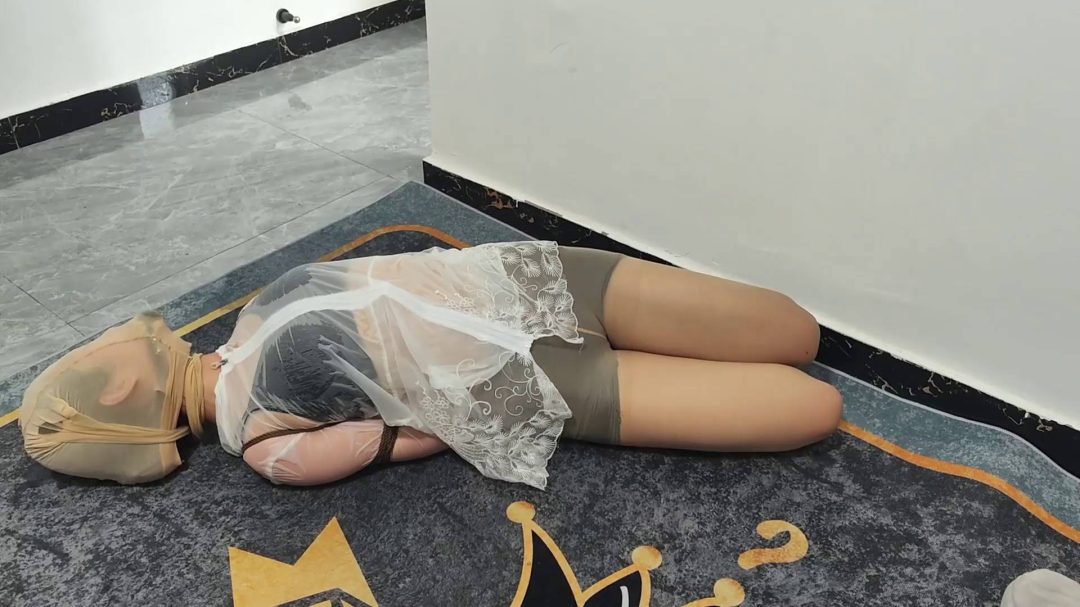 新模小赢湿身驷马放置，短丝袜堵嘴-5