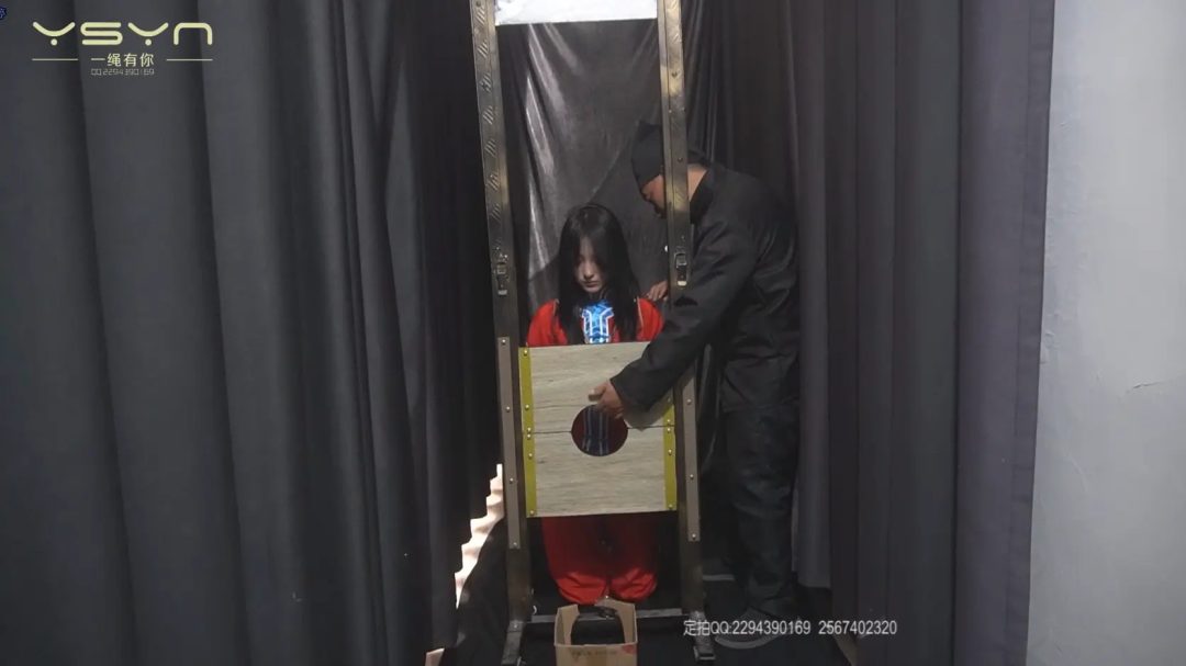 【意外女特工】军统女特工盗取机密文件意外摔倒死亡灵魂出窍来到地狱接受小鬼老虎凳打挠脚心龟甲敷吊绑五花绑断头台-9