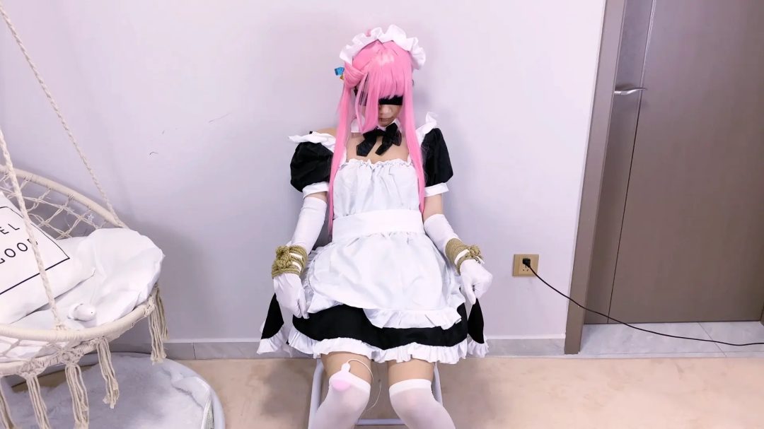 《路崽子历险记》-后藤一里cos+被双手双脚分别捆在椅子扶手的凳脚上+丝袜蒙眼+丝袜堵嘴再勒嘴+放置挣扎等等-8