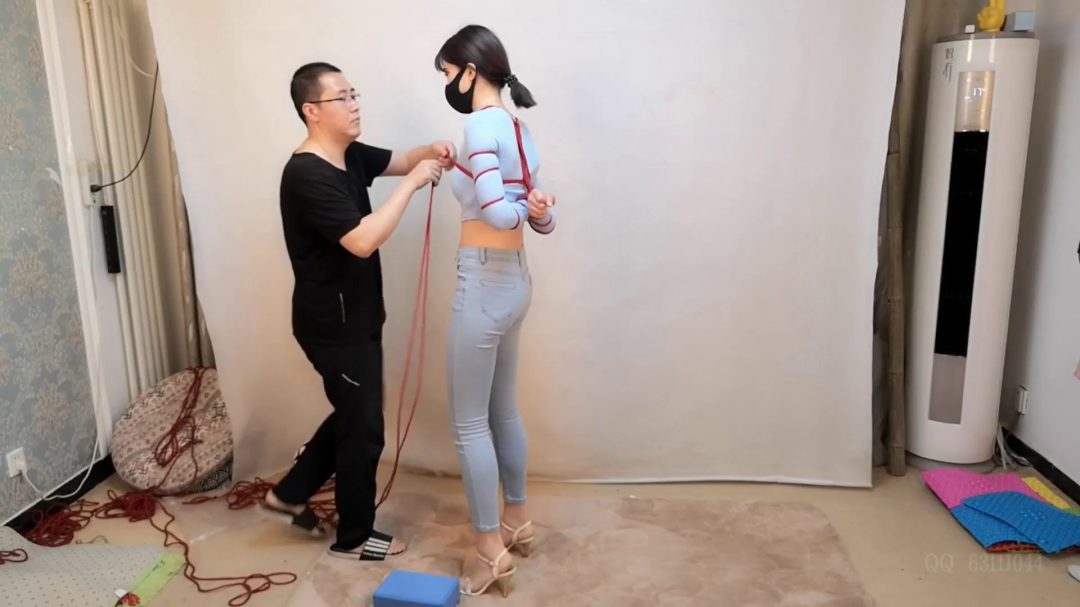 杨蕊 牛仔裤紧缚的 诱惑-2