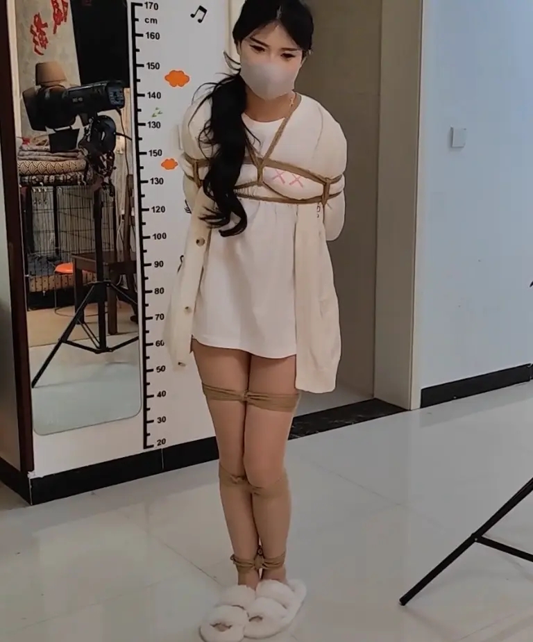 杨蕊 可爱休闲装 大长腿捆绑-1