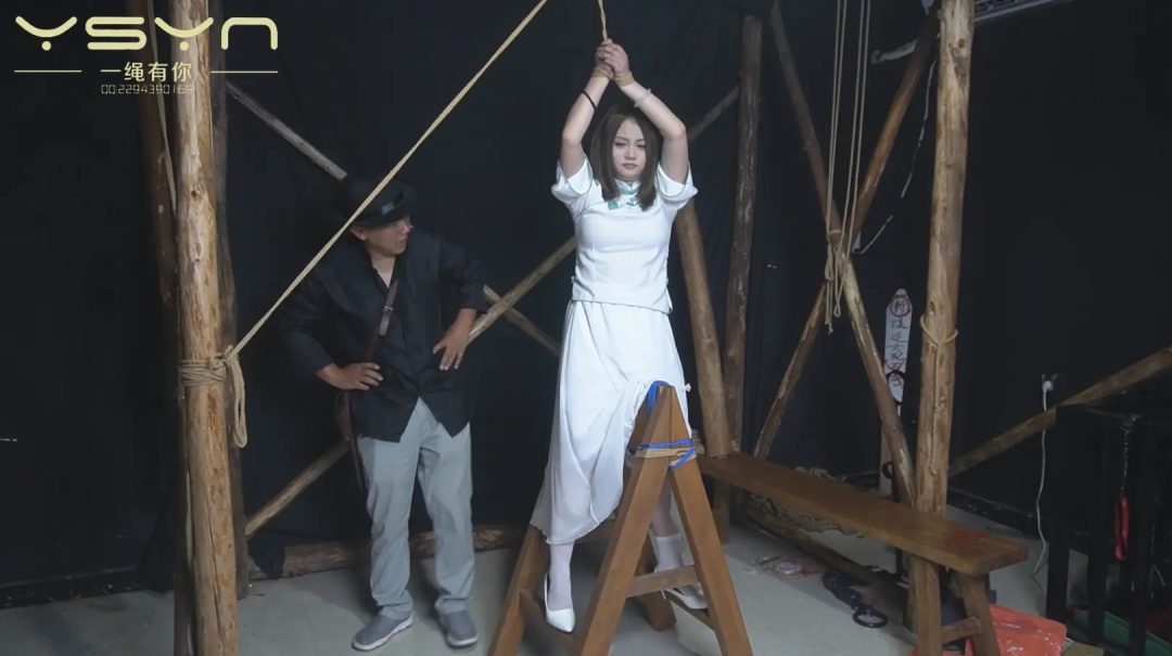 【勇闯虎穴】舍身救父深入匪窝惨遭各种鬼门关刑具虐待后被枪毙-4