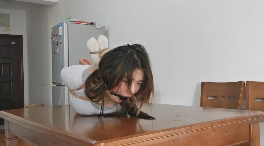 尤涵 一小时半超紧驷马口球放置-3