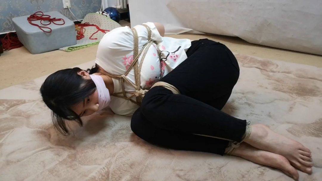 丰满的林秋 白短衫 団缚-6