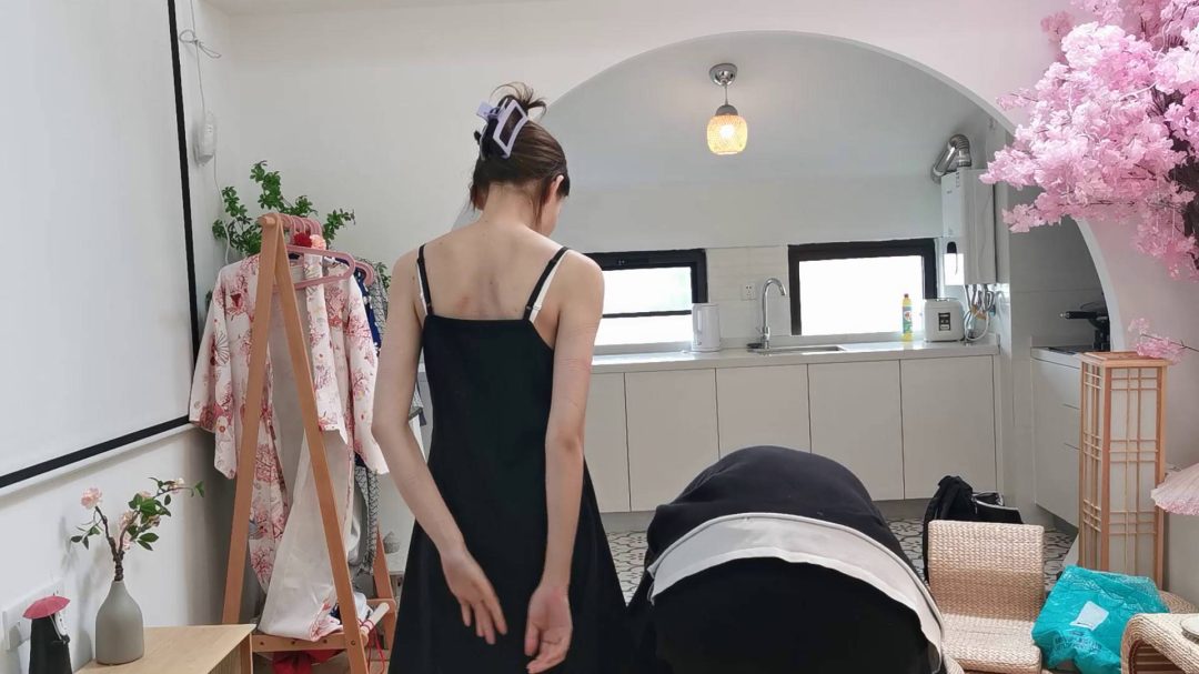 直臂捆绑果果，口含口球捆绑放置-1