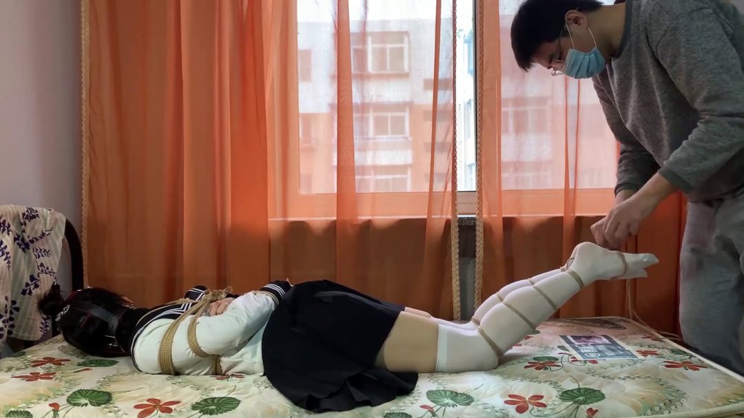 果果 白色jk白袜tk 连头驷马束缚马具口球挣扎，口水-4