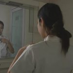 漂亮JK女孩惨遭绑匪捂晕装袋吊起来海老缚鸭子坐捆绑再次捂晕