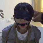 00后小美女 红豆 白丝盘腿 蒙眼堵嘴 挣扎得太可爱了