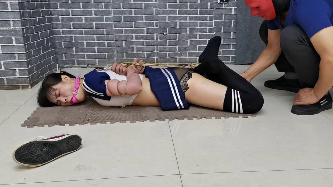 新模静依是个绳艺爱好者，五花、直臂紧缚-3