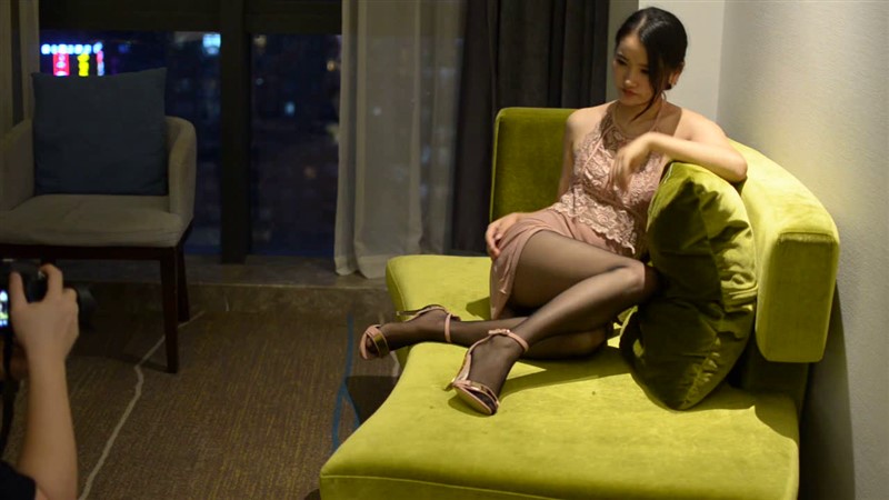 睡衣诱惑性感黑丝【紧缚，丝袜勒嘴】扎带紧紧绑住美腿【挠痒痒，自己解绳-2