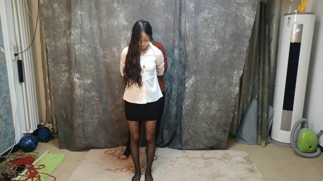 萌妹彩彩 白衬衣 五花体验 股绳拉扯-2