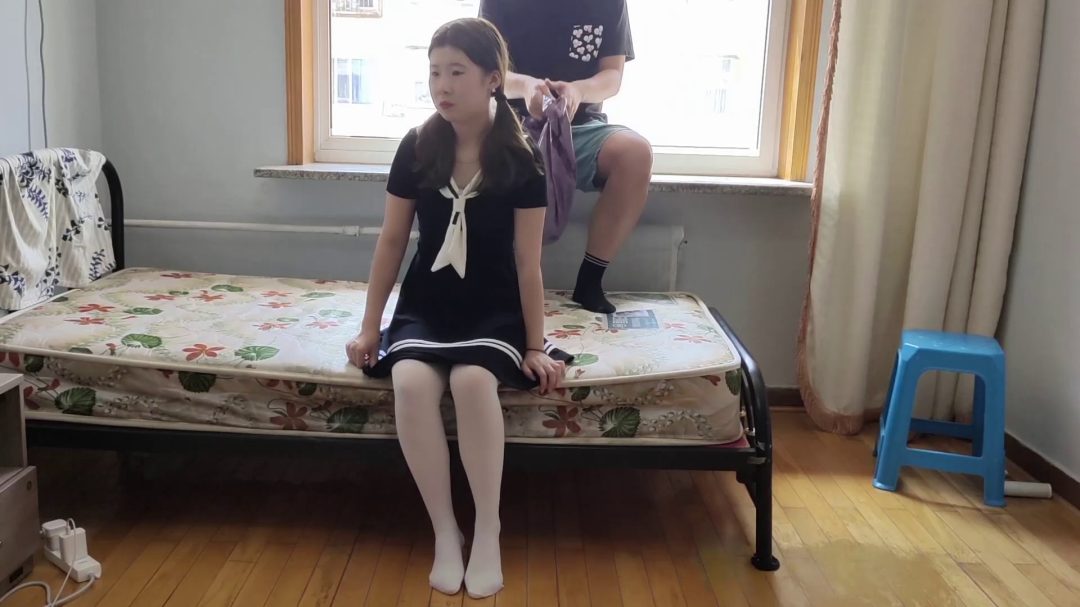 萝莉妹子彩乃酱的初次驷马,马具口球严厉堵嘴强制抬头-1