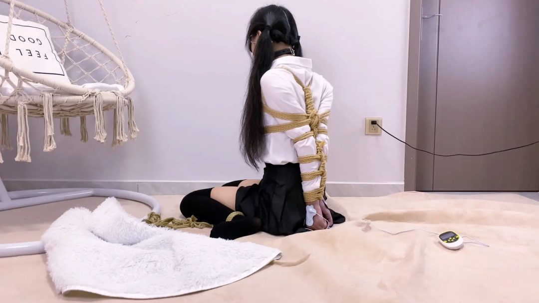 《路崽子历险记》--jk制服挑战脱缚+欧式直臂紧缚+胸缚+分腿蟹缚+鸭子坐-5