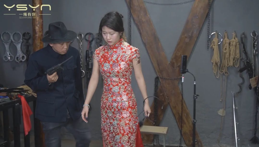 【劫持的新娘】特殊爱好的劫匪绑架新娘用绳子各种绑让其唱歌满足自己-7