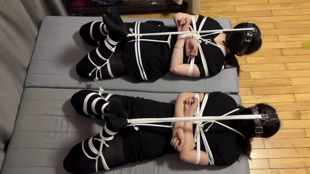 双妹分腿超紧后手缚马具口球严厉堵嘴-7