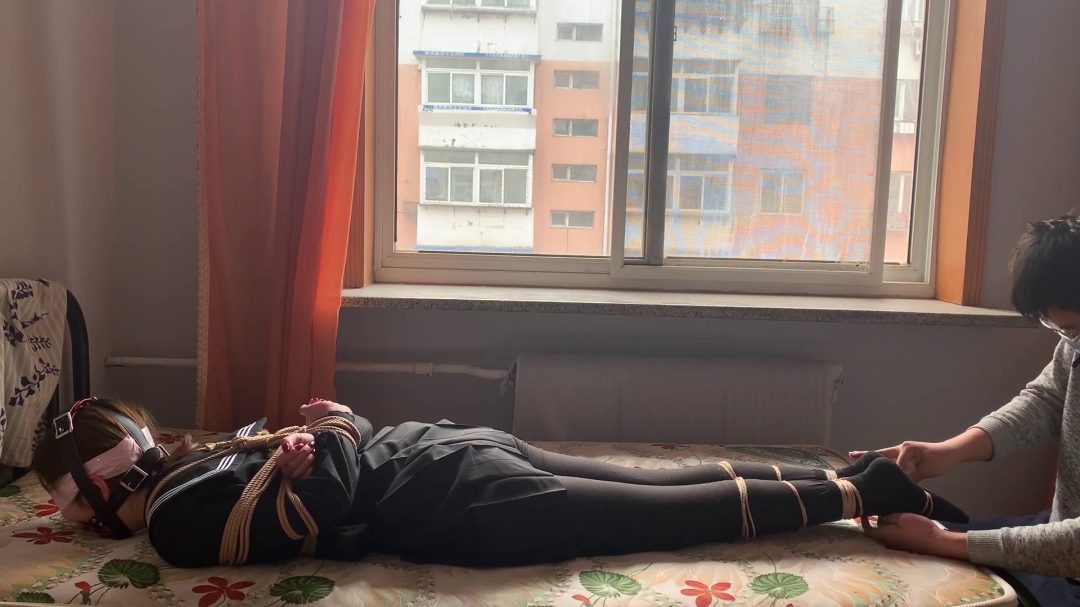 莹莹 马具口球 连头驷马强制抬头 挣扎口水-6