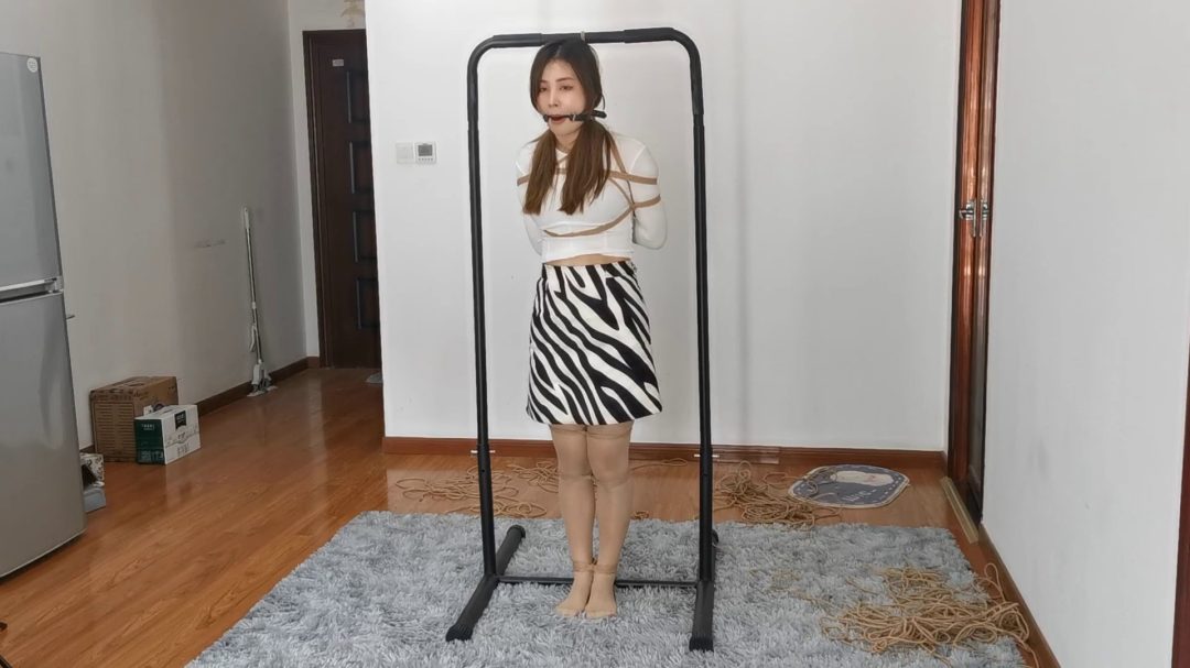 新妹子婉瑜紧缚放置+挠痒痒-5