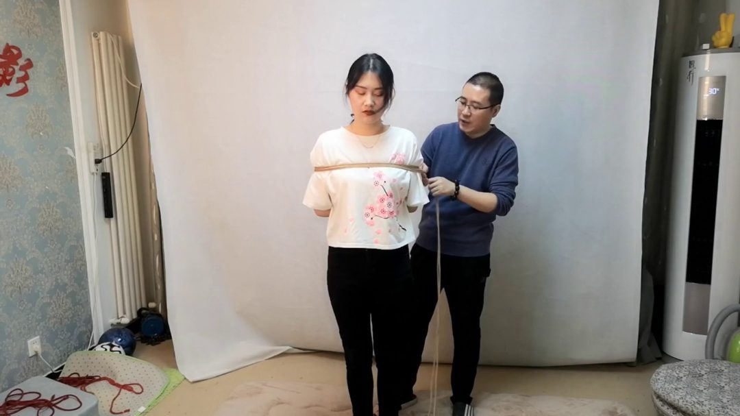 丰满的林秋 白短衫 団缚-2