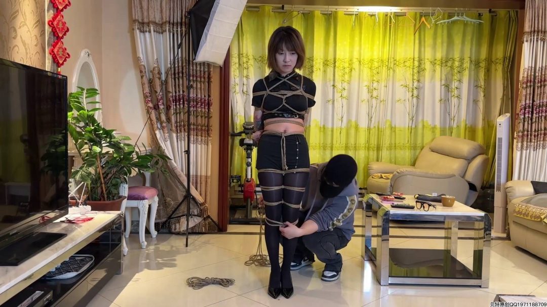 全身紧缚系列小艺黑丝紧缚-4